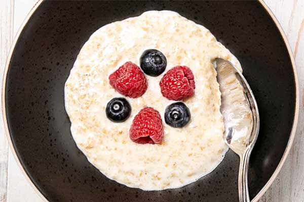 Porridge with berries